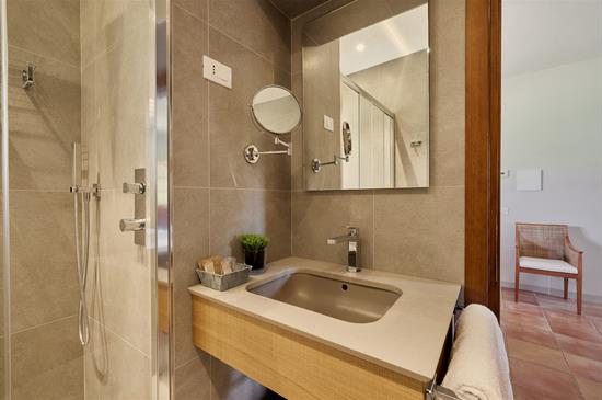 /Photogallery/Monterufoli/Apt Il Minatore/Bagno superior2.jpeg?RenditionId=7